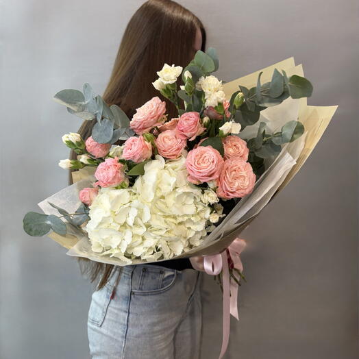Белая Гортензия и Кустовые Розы 💕Нежный букет