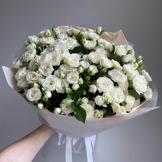Букет из белых кустовых роз 7
