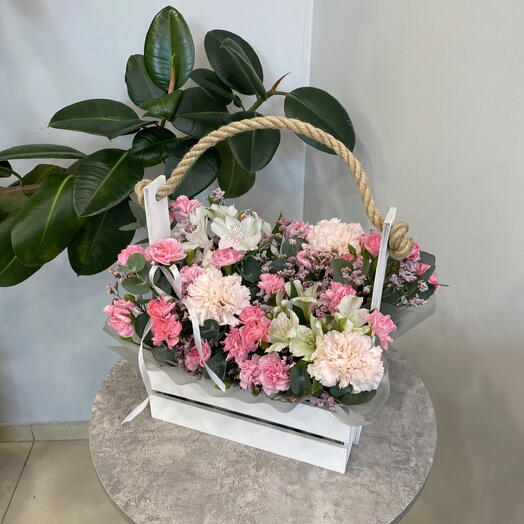 Ящичек с розовыми цветочками 🌸