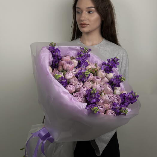 Кустовая Роза и маттиола букет 💜