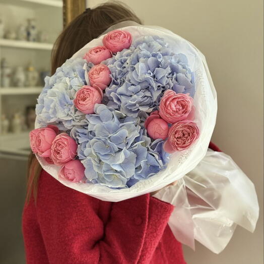 blue hydrangeas bouquet