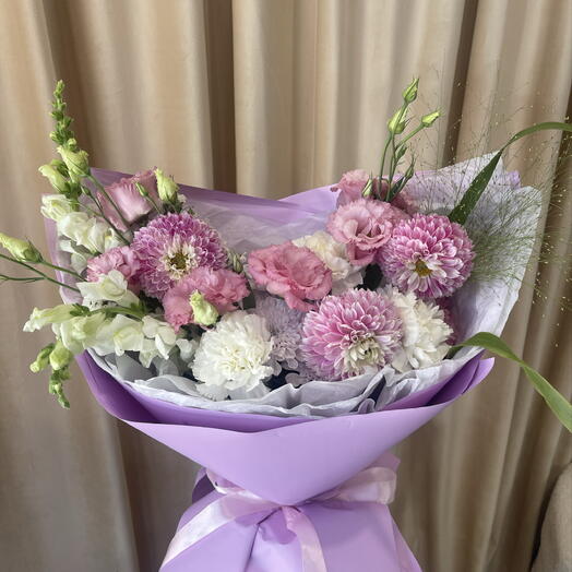 Букет с георгинами, львиным зевом, эустомой и диантусами🌸