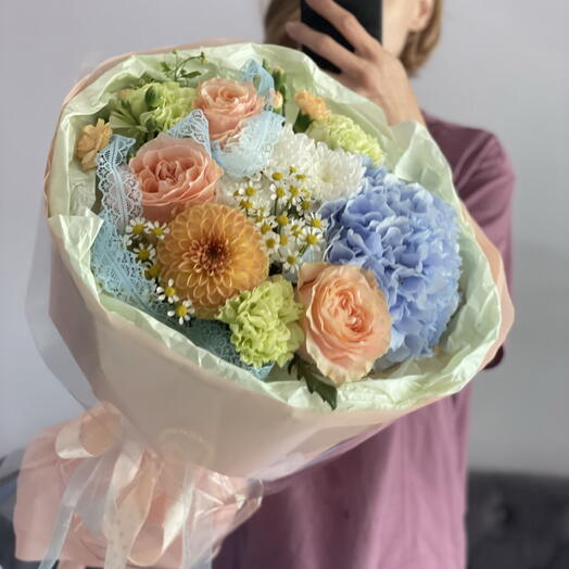 Дофаминовый сверток ( гортензия, пионовидная Роза, ромашка)