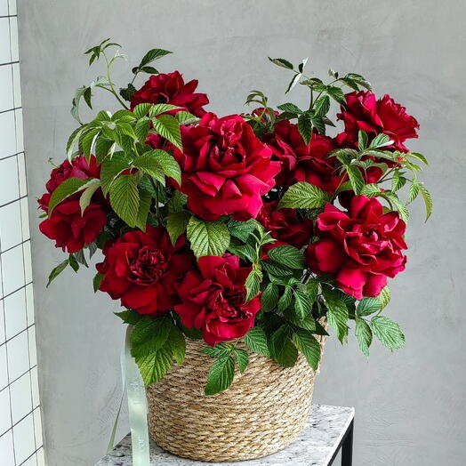 Корзина с алой французской розой XL️🔥🌹