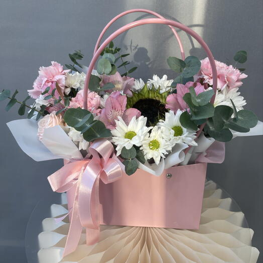 Авторская композиция «Любовная Лихорадка» 🌸🩷 Альстромерия, Диантус, Подсолнух, Хризантема, Кустовая Роза, Эвкалипт