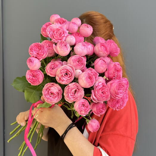 Пионовидные кустовые розы💞