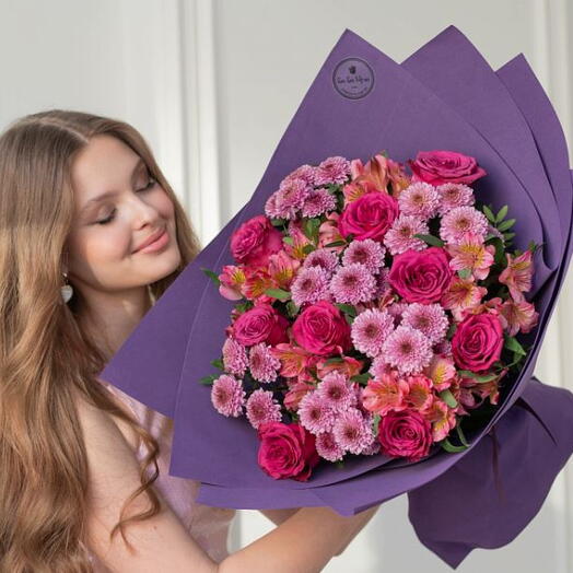 Яркий букет цветов Dark Lilac L