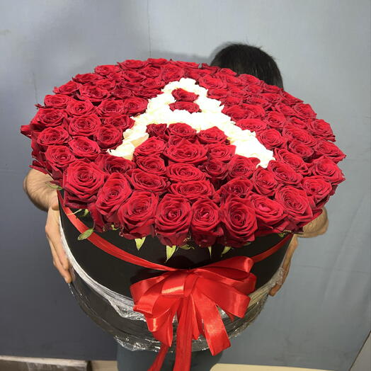 🌹101 КРАСНАЯ РОЗА С БУКВОЙ В ШЛЯПНОЙ КОРОБОЧКЕ🌹