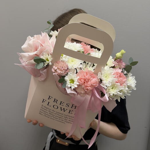 Композиция из стойких цветов для ваших близких 🌸