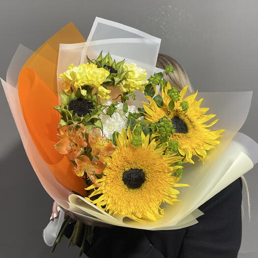 Букет с подсолнухами и диантусом 🌻
