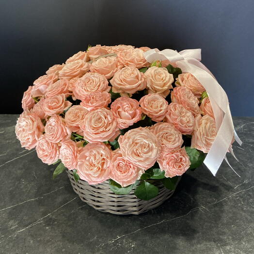 Корзина из пионовидных роз Мадам Бомбастик 🌸