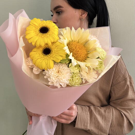 Букет из герберы, подсолнуха и хризантемы 🌸