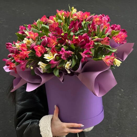 Яркая эмоция композиция из альстромерии