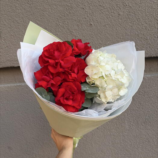 🪽Букет «Огненная нежность» 🌹 строгий и в тоже время нежный: гортензия и французские розы 🥀