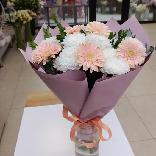 Букет из хризантем с герберами💞