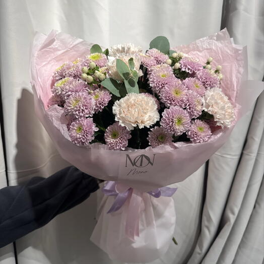 Букет с хризантемой Шишки и диантусами🌸