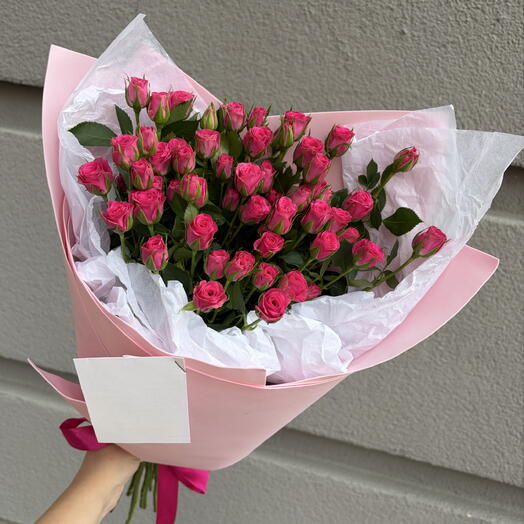 Букет с кустовой розой 🌸 в яркой упаковке 💕 намекни на ее яркость ⭐️