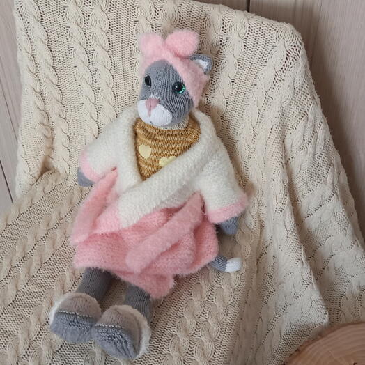 Кошечка Дина