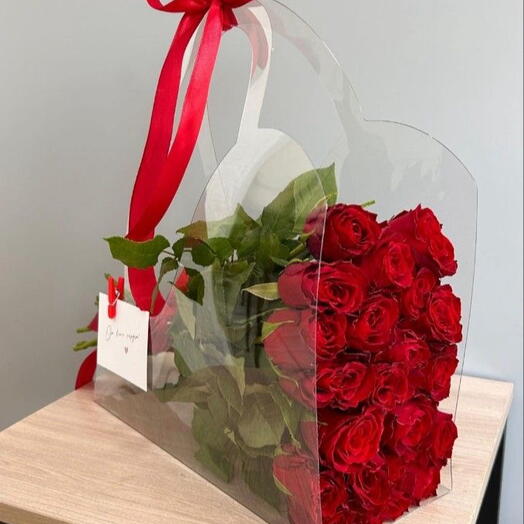 Rosas rojas en la bolsa