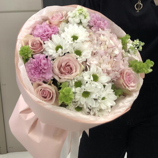 Букет с гортензией, кустовой хризантемой и розой💕