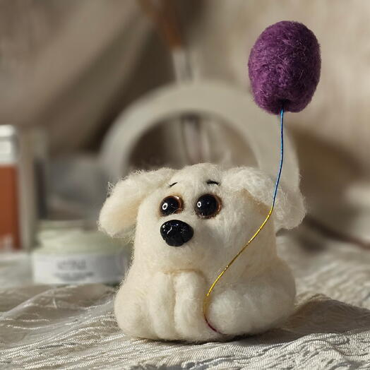 Сваляная игрушка  Собаня с шариком