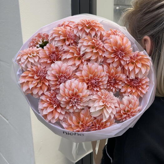 Dahlias mono bouquet