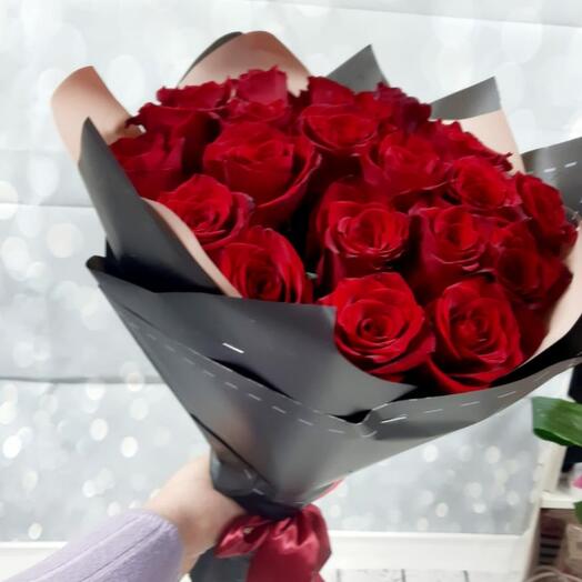 25 red roses