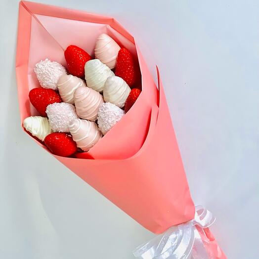 Strawberry bouquet "Colorful Env"