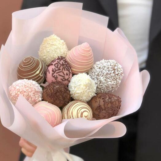 Bouquet of strawberries in chocolate
