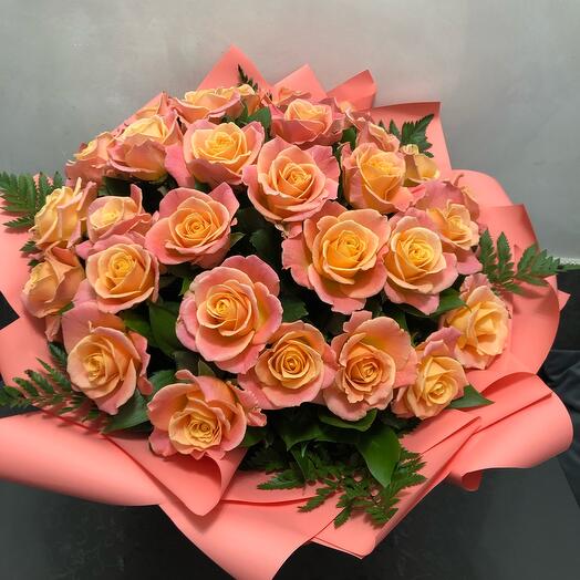 Bouquet of 31 Miss Piggy roses