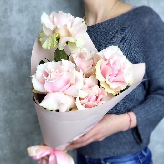 Ramo de rosas de oro rosa