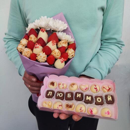 Un ramo de fresas cubiertas de chocolate y una Caja de dulces