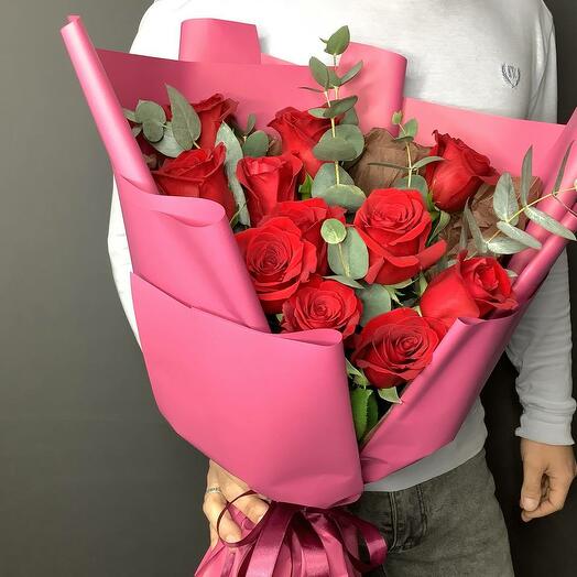 11 красных роз в букете🥰