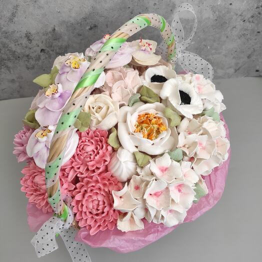 Корзина зефирных цветов