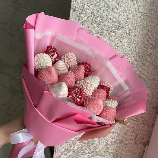 Клубника в шоколаде букет розовый