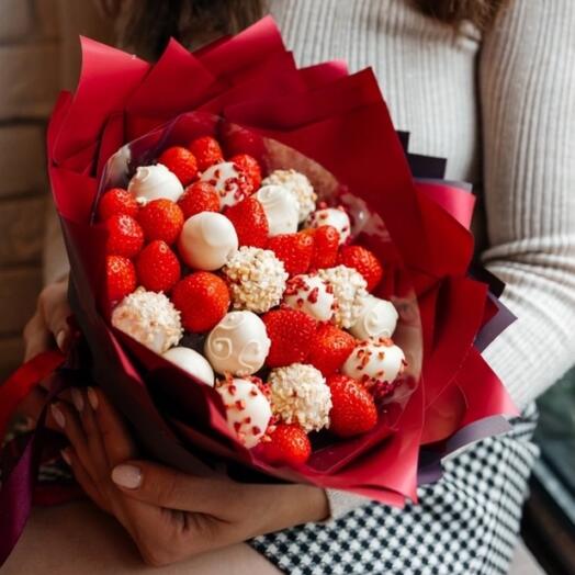 Букет из 0,5 клубники в шоколаде Love is