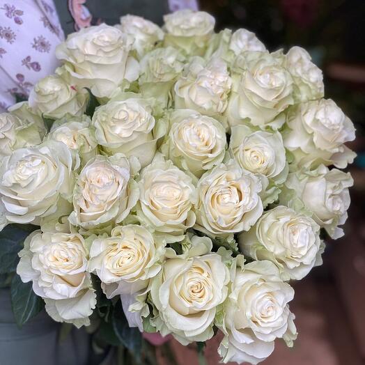 Букет из 25 белых роз "Мондиаль"