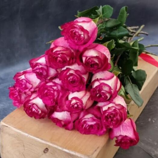 15 premium Iguaza roses