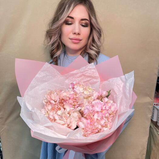 Букет 3 розовых гортензий (400)