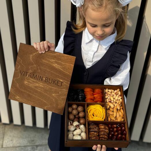 Бокс с сухофруктами и орехами