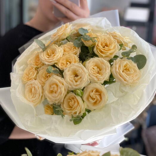 Из кустовых роз