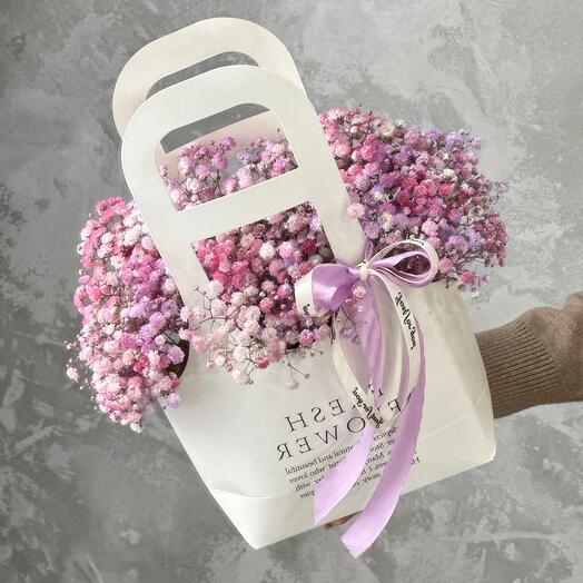 Цветная гипсофила в сумочке