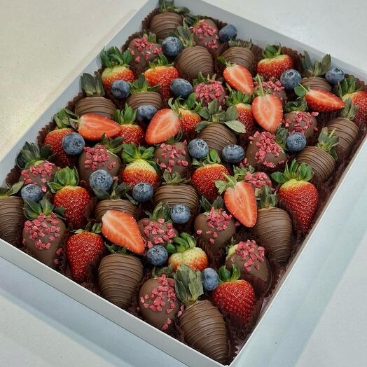 Клубника в шоколаде "Blackgold"