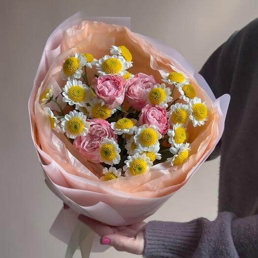 Кустовая роза и солнечная сантини