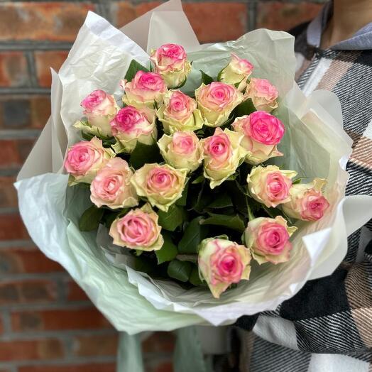 Ramo de 17 rosas de color blanco y rosa