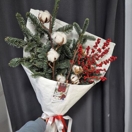 Новогодний букет из нобилиса и Илекса