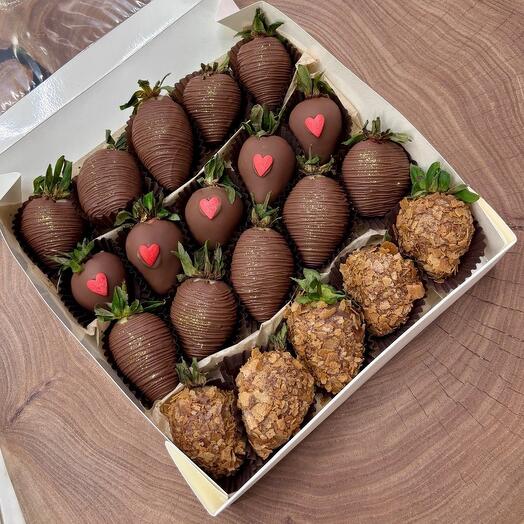 Клубника в шоколаде  сердце ( 20 ягод ) 🍓
