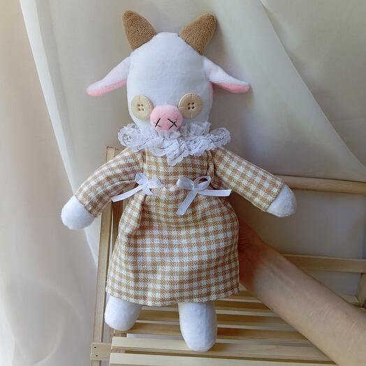 Плюшевая коровка ручной работы