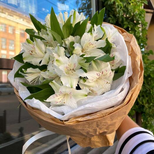 Букет-комплимент из альстромерии