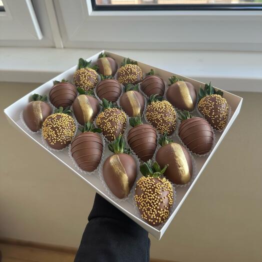 Клубника в шоколаде «Молочное золото»